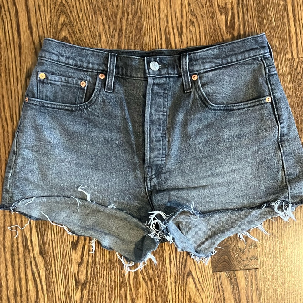 Levi’s cut off shorts